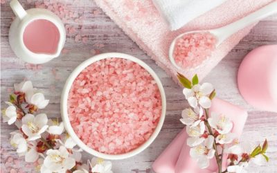 Exfoliación corporal con sal del Himalaya